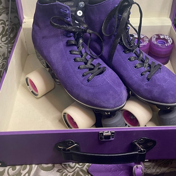 Purple Suede Roller Skates with Custom Wheels & Tote Box - Picture 15 of 16